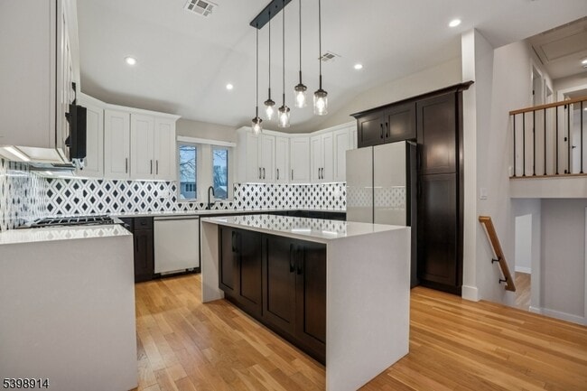 Photo - 30 Hemlock Terrace