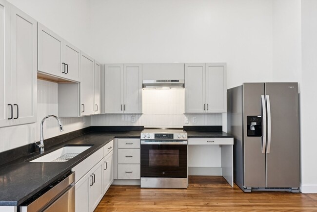 Building Photo - 129 Main St Unit 202