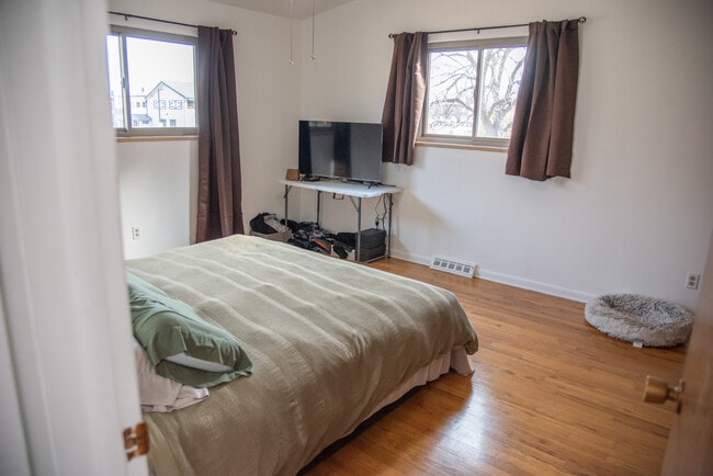 Photo - 9 Paramount Pky