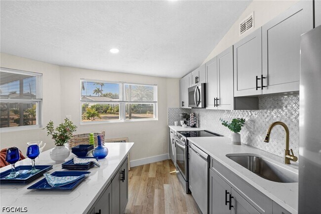 Photo - 190 Tarpon Rd