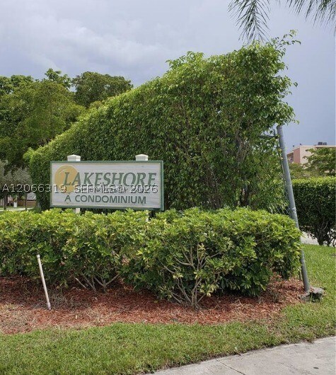 Building Photo - 8600 N Sherman Cir Unit 507