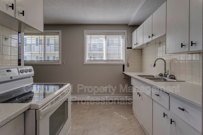 Photo - 9108 127 Ave NW Unit 102
