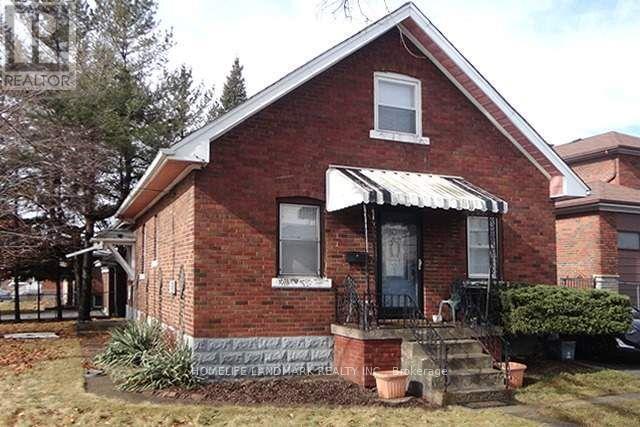 Photo - 528 Birchmount Rd
