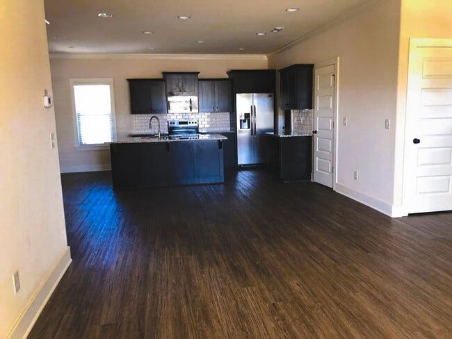 Photo - BEAUTIFUL HOME IN GREAT LOCATION!