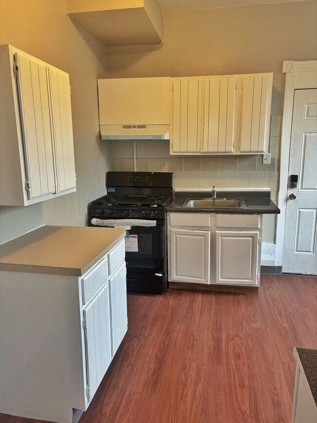 Photo - Spacious 5-Bed, 1-Bath, 1,890 sqt