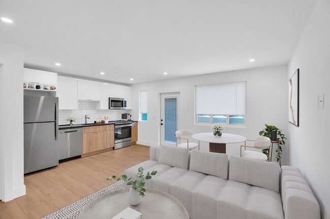 Photo - The Shoreline at 19th - Steps from the beach