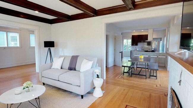 Photo - 806 N 48th St