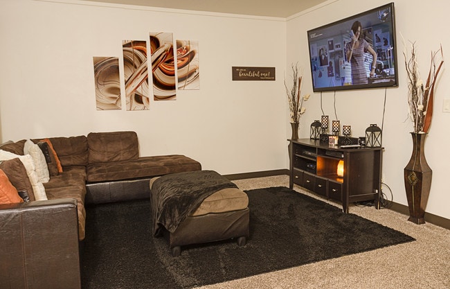 Photo - Lakeside Gardens