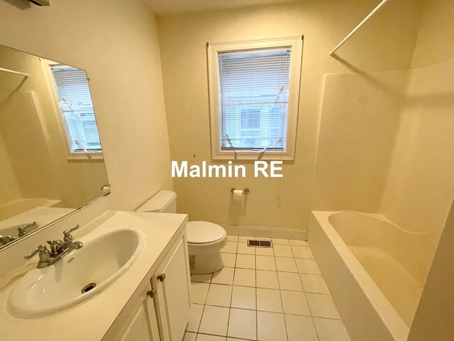 Photo - 128 Hillside St