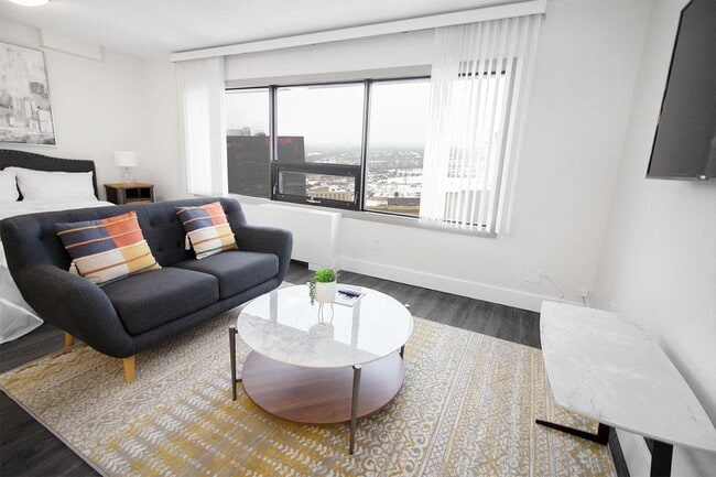 Building Photo - 190 Smith Apartment Suites