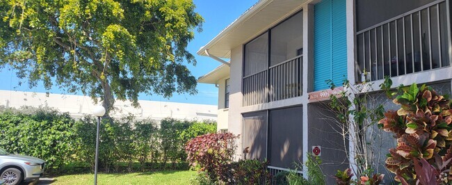 Building Photo - 9905 Pineapple Tree Dr Unit 211 Rental