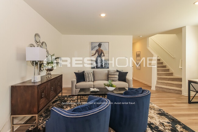 Photo - 677 Louis Ln