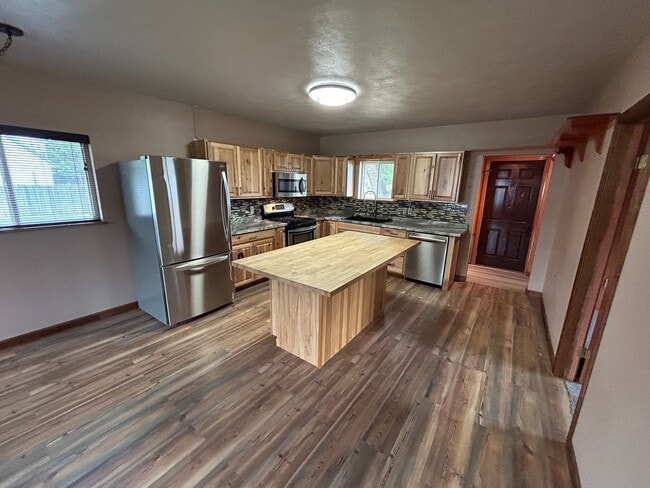 Photo - Charming 4 Bed, 1 Bath Home in Spokane Val...