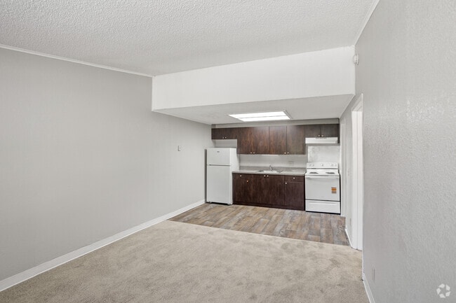 1BR, 1BA - 576SF - Living Room/Kitchen