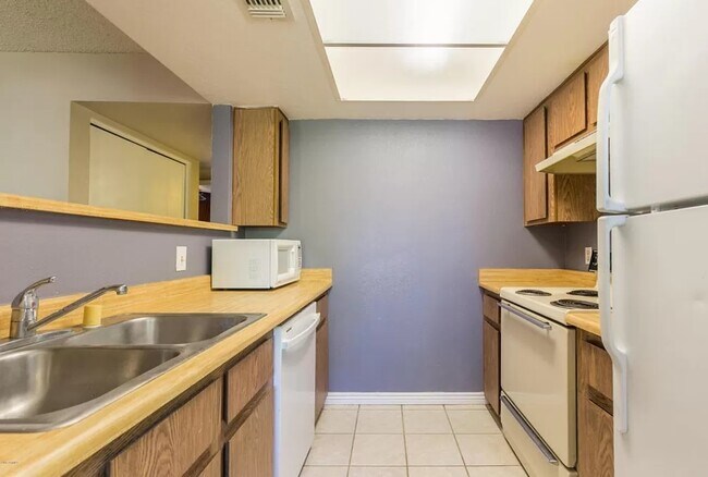 Kitchen - 616 S Hardy Dr Unit 239