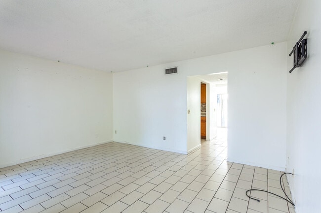 Photo - 5080 Elmhurst Rd