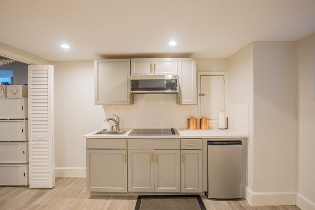 Photo - Amazing 1 BR/1 BA Apartment in Woodridge!