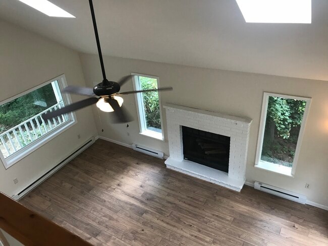 Photo - 10 Candlewood Ln