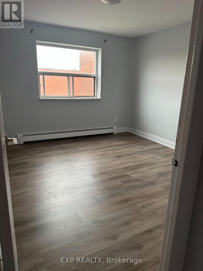 Photo - 579 Clare Ave