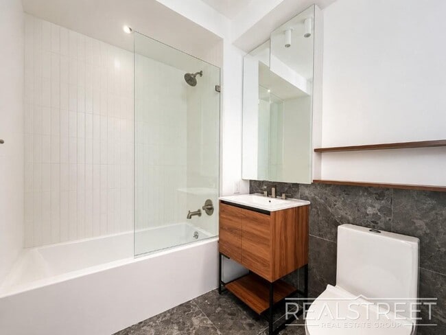 Photo - LUXURY 1 BED IN AMENITY PACKED BUILDING IN BUSHWICK Unit N4J