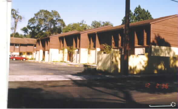 Quiet Oaks Apartments - Quiet Oaks Apartments