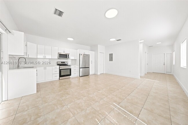 Building Photo - 145 NE 60th St