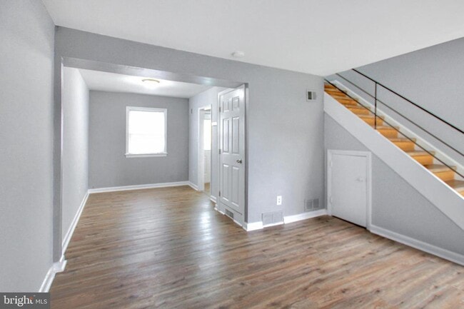 Photo - 2580 Iverson St