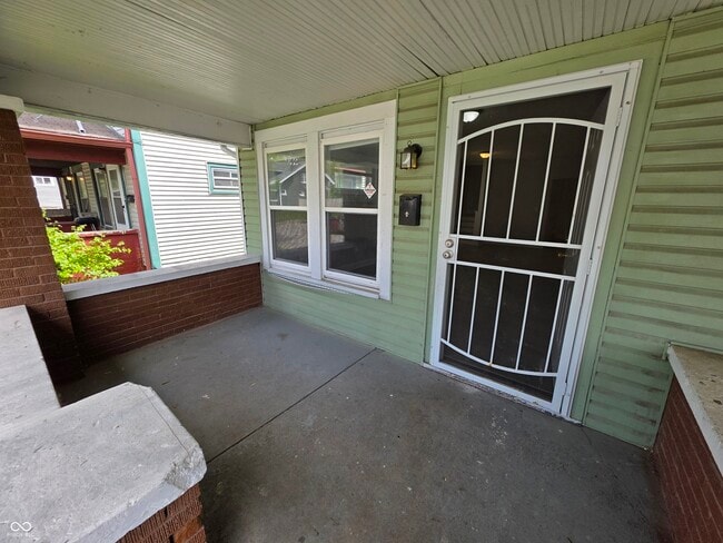 Photo - 557 N Dearborn St