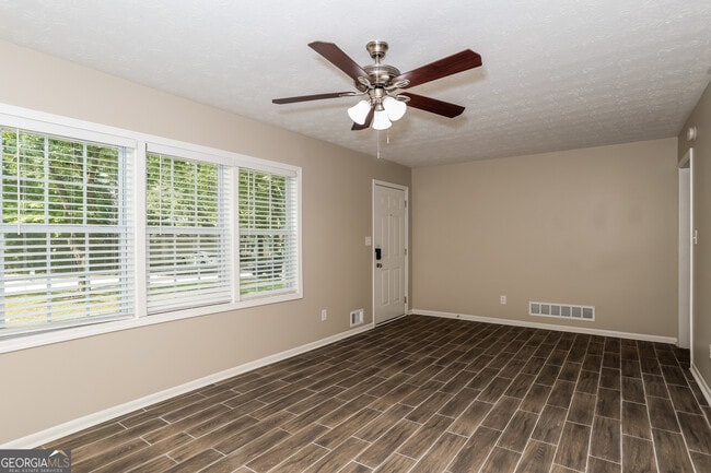 Photo - 677 Selden Ct