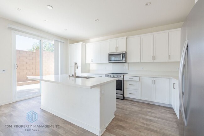 16040 Olivas Ln