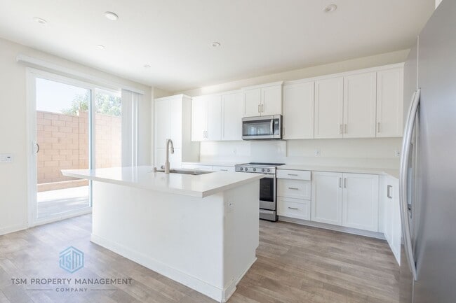Photo - 16040 Olivas Ln