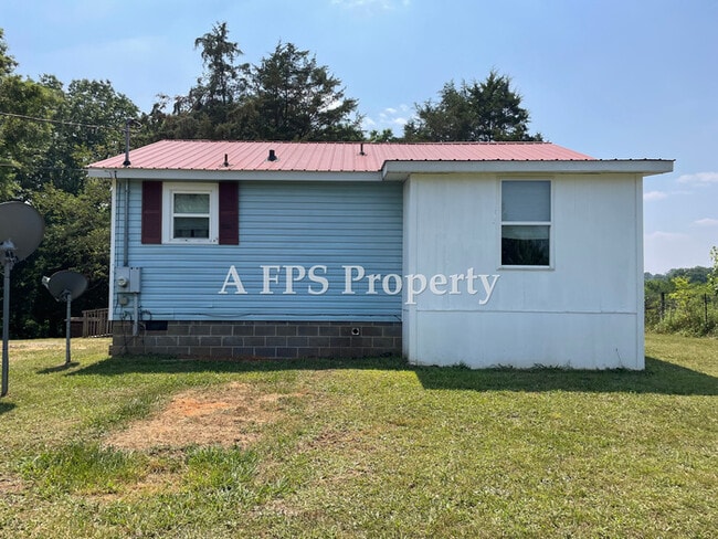 Photo - 581 S Holcomb Rd SW