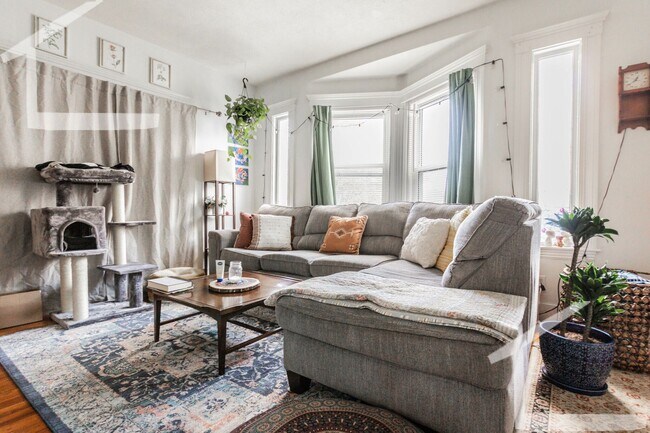 Building Photo - Greatly priced 3 bed in Brighton