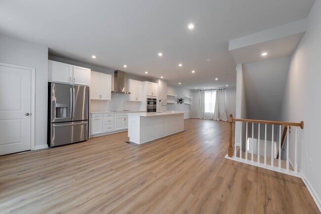 Photo - 402 Bulkhead Pl