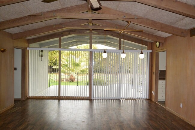 Photo - 108 N Crenshaw St