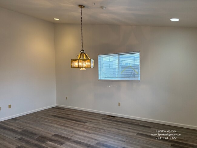 Photo - 15310 Main St E Unidad 1