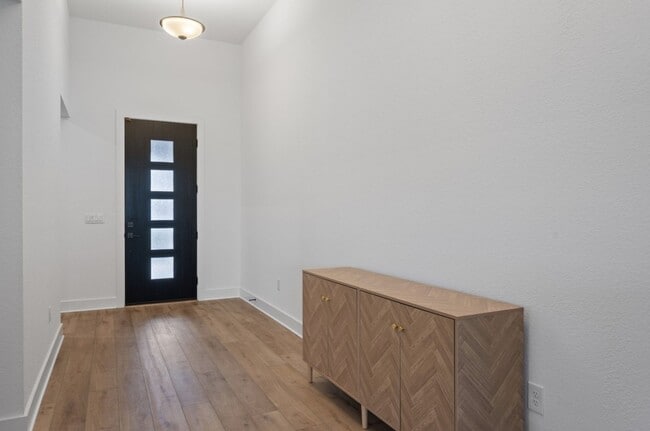 Photo - 616 Hallwood Dr