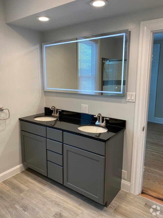Building Photo - 658 N Hanover Street Rental