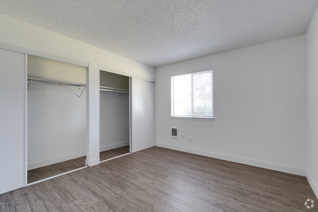 1BR, 1BA - 700SF - Bedroom
