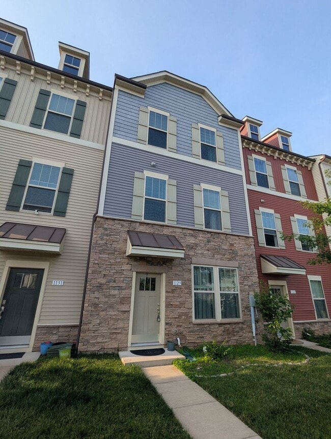 Building Photo - Gorgeous 3 level home in Tuscarora Creek ready for you mid July!