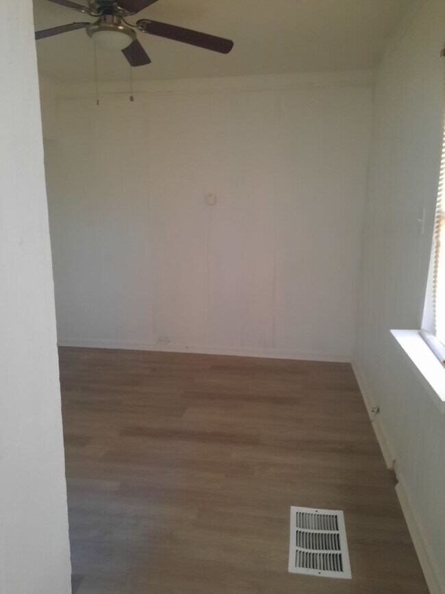 Photo - 4727 Penn St Unit 1R