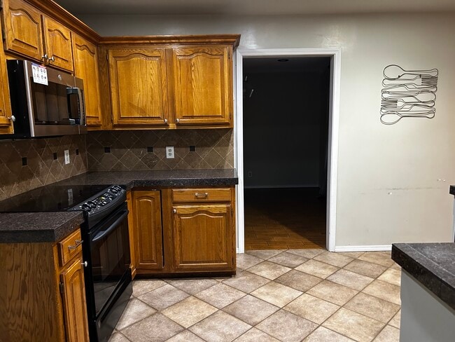 Photo - 308 W Raleigh Pl