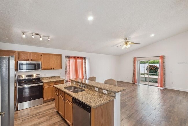 Photo - 2732 Cahill Way
