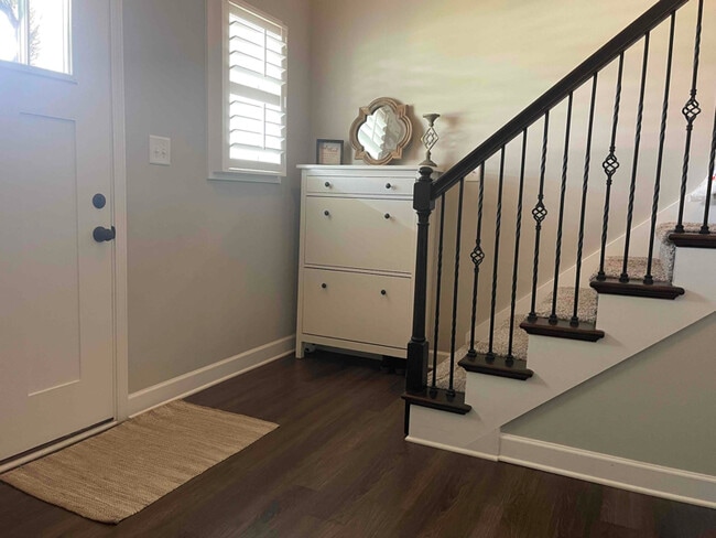 Photo - 5220 Thruway Rd