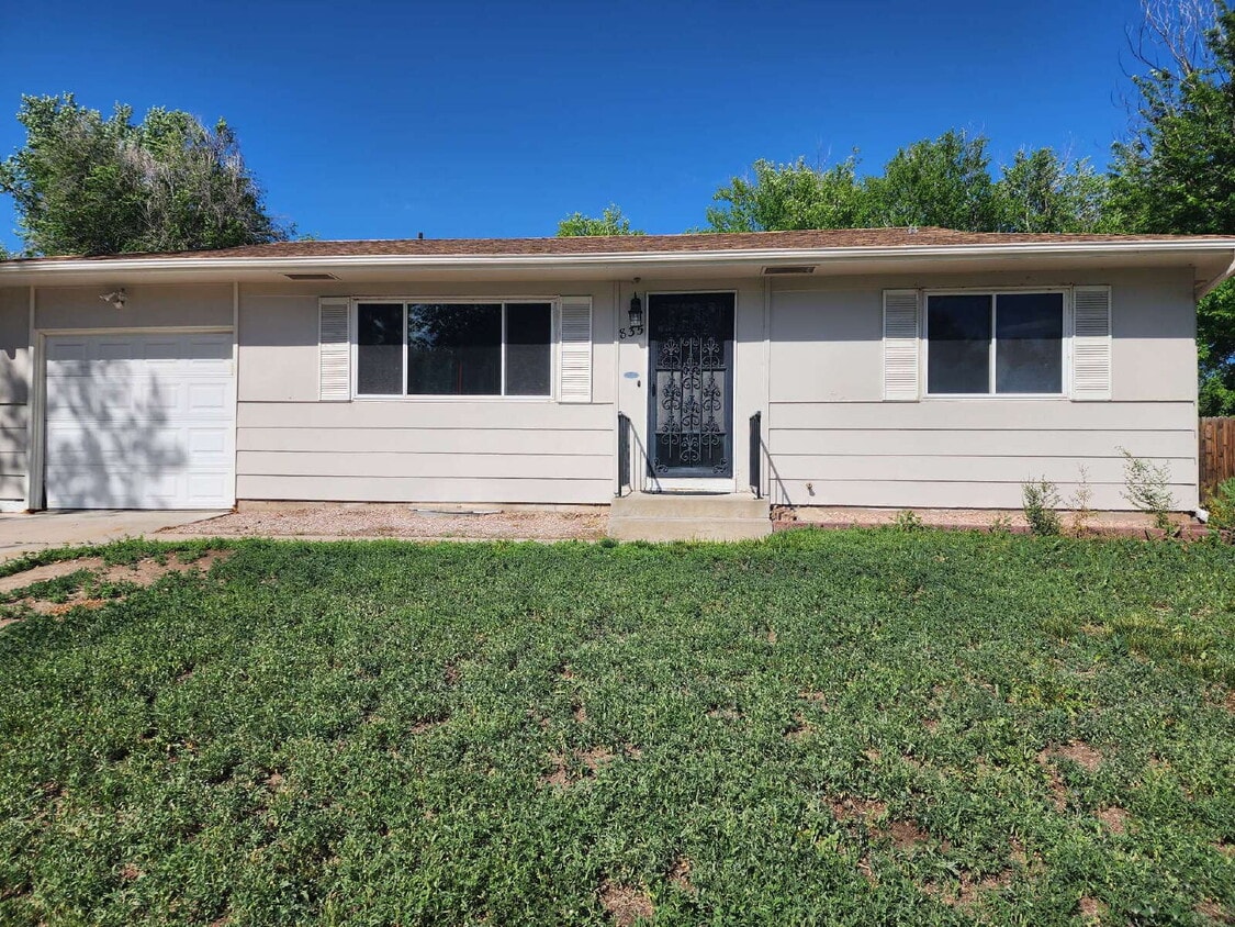 "Charming 4-Bed Home with 1.75 Baths in Co... - "Charming 4-Bed Home with 1.75 Baths in Co...