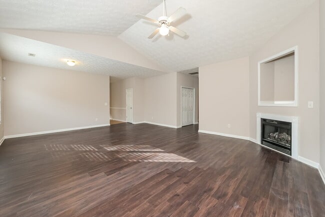 Photo - 240 Cranesbill Way