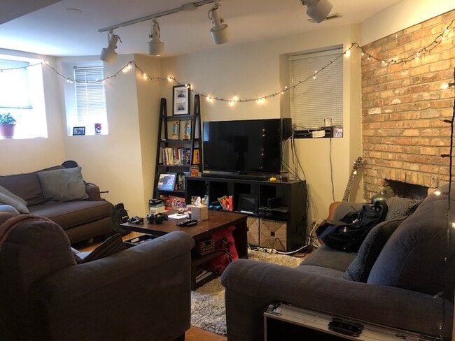 Photo - 2626 N Wilton Ave Unit Gdn