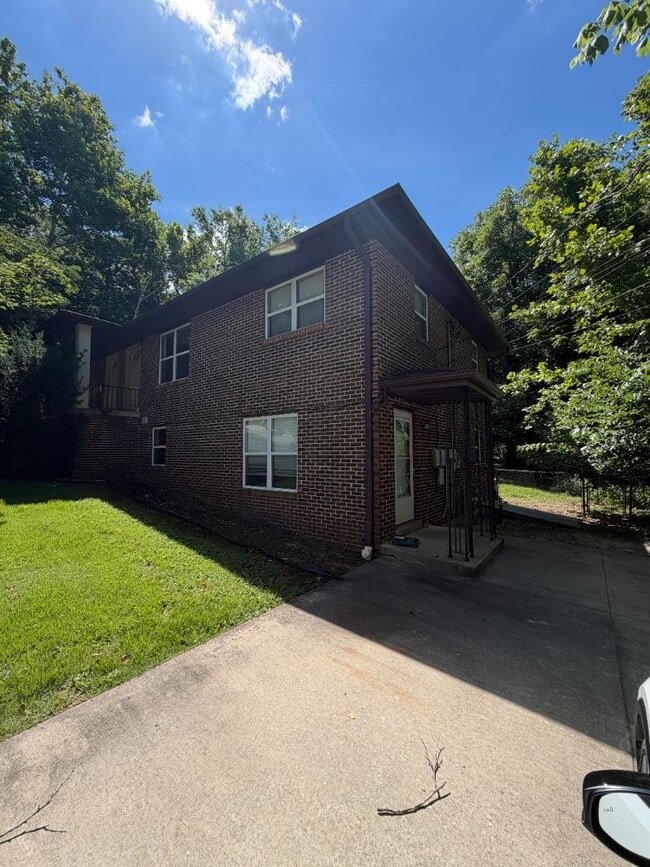 Photo - 1901 Cedar Hill Rd