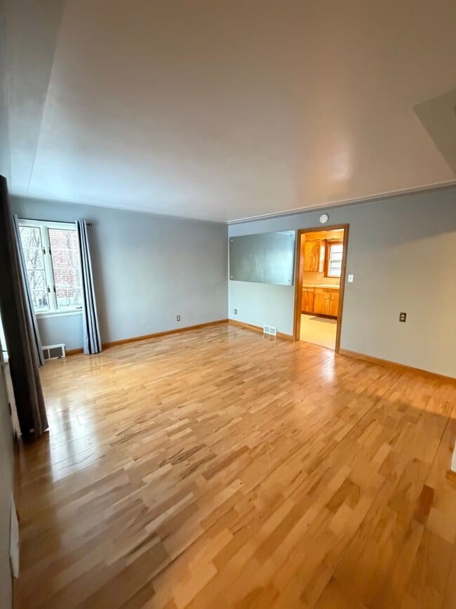 Photo - AVAILABLE NOW! - 2 Bed 1 Bath Home!
