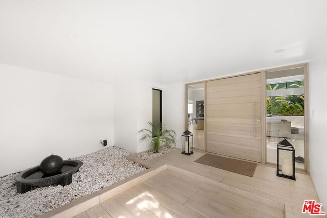 Photo - 2048 N Beverly Dr